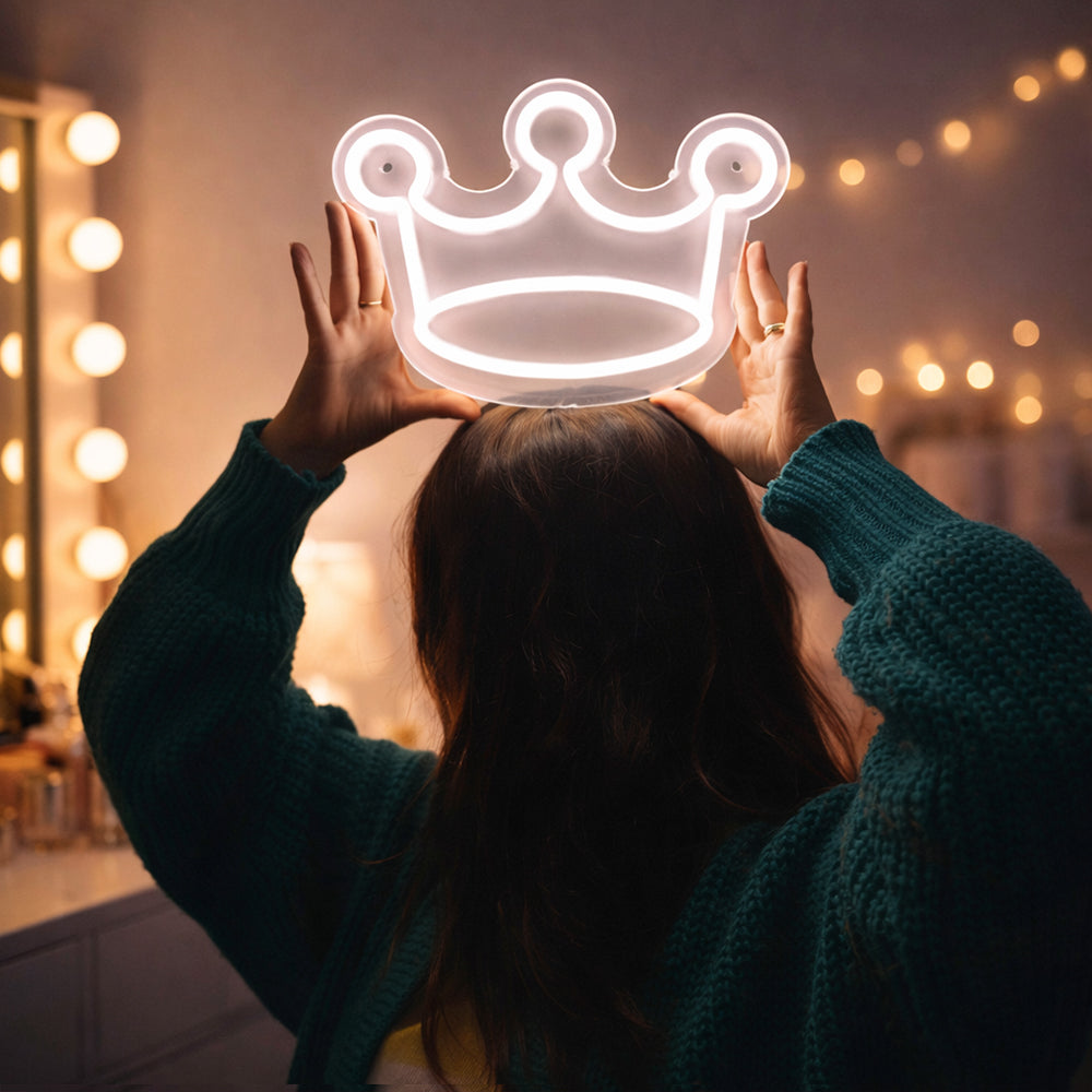 Crown Led Neon Sign - Planet Neon in London Neon Zeichen gemacht