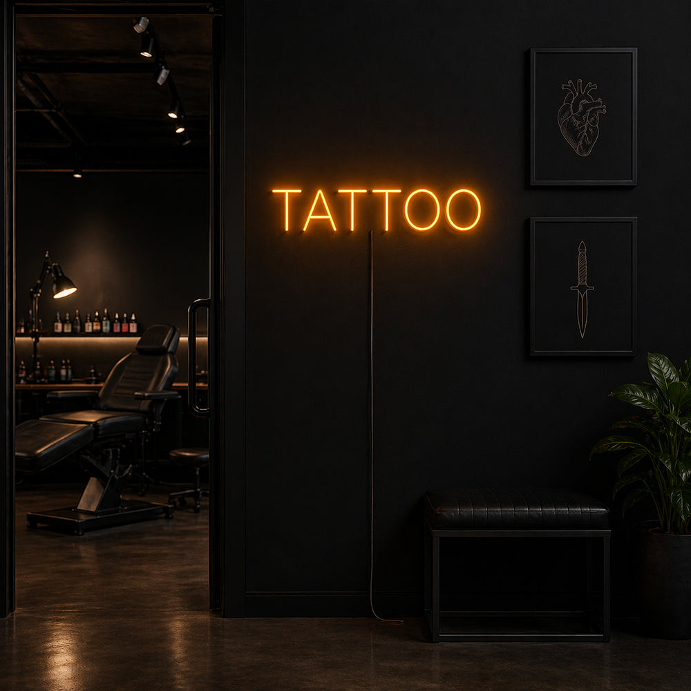 Tattoo liderou o sinal de néon - fabricado nos sinais de néon de estúdio de Londres