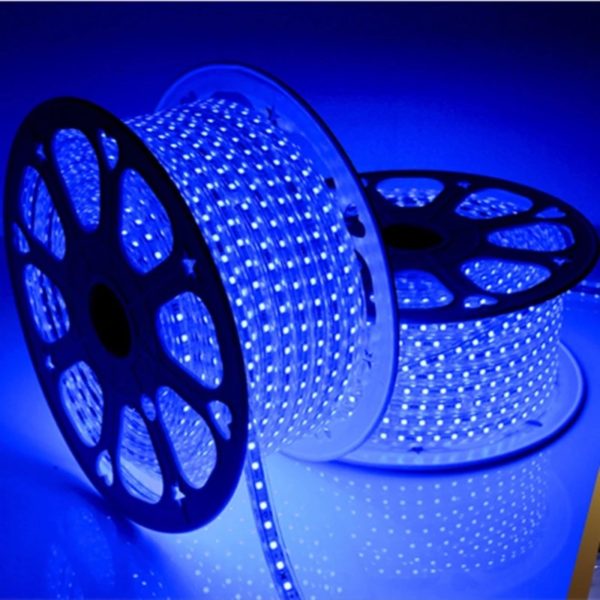 Fita de LED flexível LumoS 7 x 14 mm azul, à prova d'água IP65, dimerizável, 220-240 V, 8 W/m