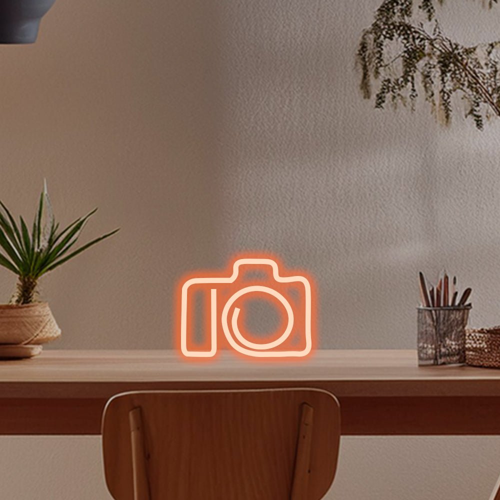 Sinal de néon de mesa LED para câmera - Planet Neon feito em Londres Sinais de néon - Planet Neon