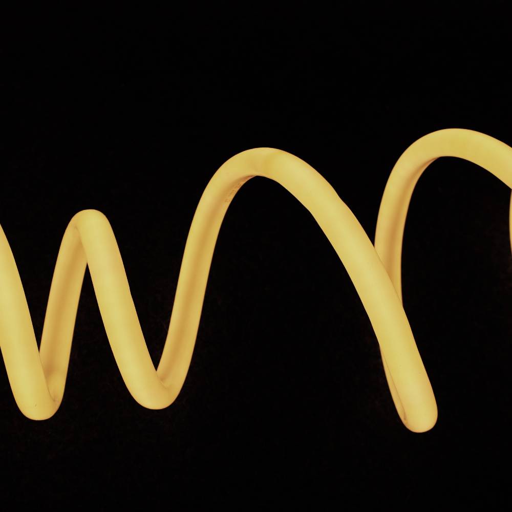 Fita de LED neon flexível LumoS de 16 mm, branca quente, IP65, dimerizável, 360 graus, 220-240 V, 9 W/m